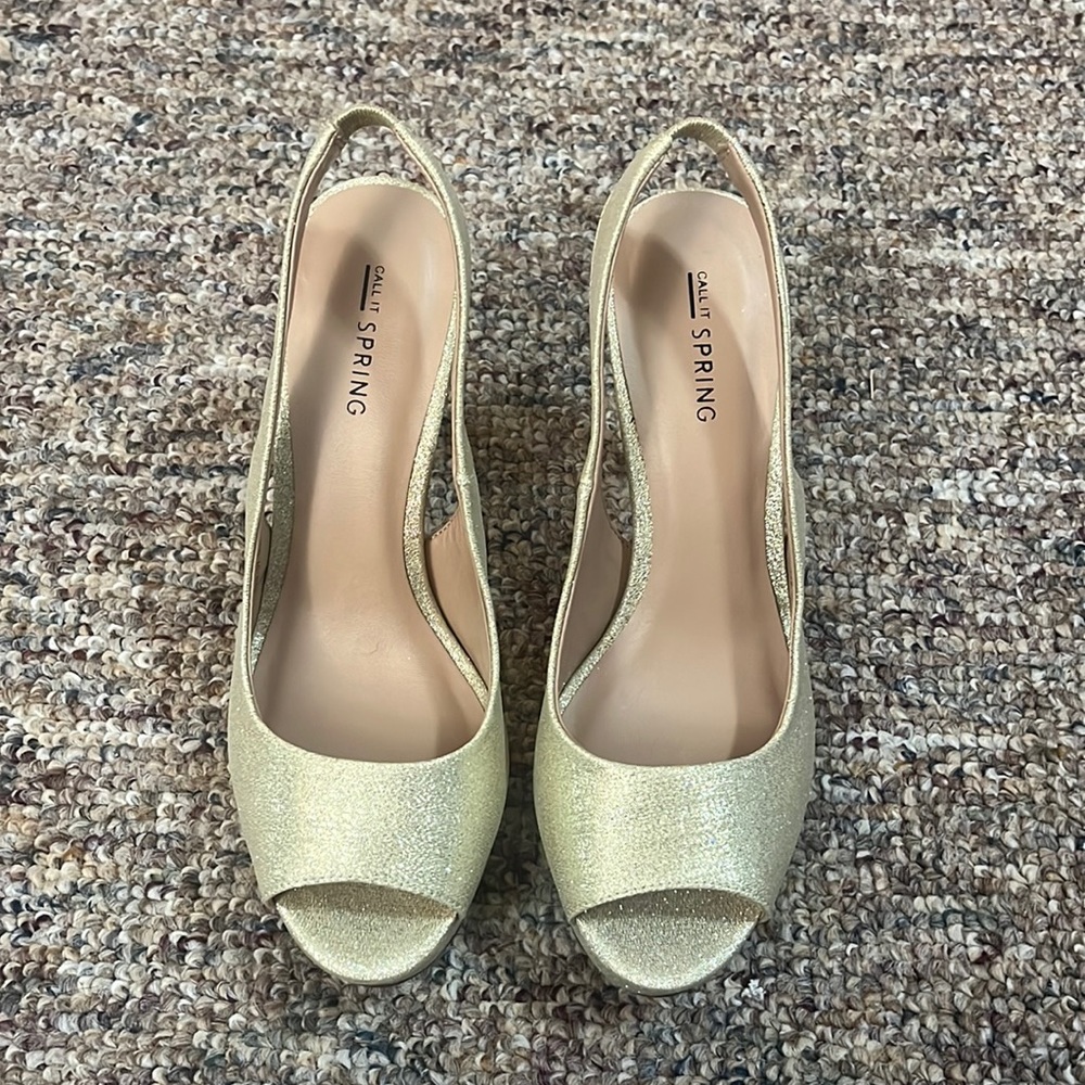 Gold sparkling peep toe heels